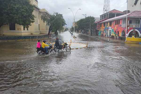 Calles del Centro Histórico completamente inundadas. Foto derechos reservados EL INFORMADOR