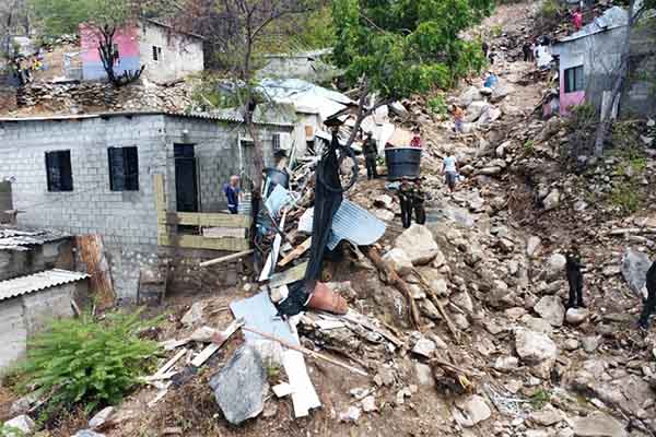 Las lluvias desbordaron canales naturales y sistemas de drenaje en Zarabanda, agravando la emergencia y dejando a decenas de hogares en condición de damnificados. Foto derechos reservados EL INFORMADOR