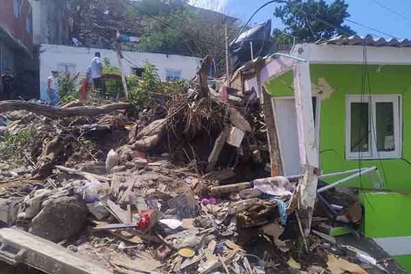 El sector Vista al Mar vivió el episodio más doloroso de la tragedia, cuando una vivienda colapsó a causa de un deslizamiento, dejando como saldo la muerte de una mujer y su hijo y enlutan a toda la comunidad. Foto derechos reservados EL INFORMADOR