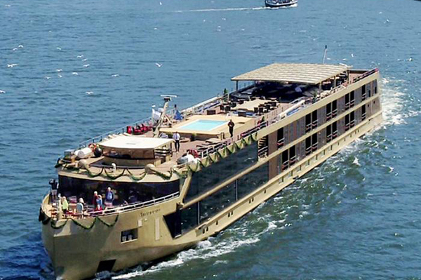 Los barcos AmaMagdalena y AmaMelodia, ofrecen experiencias de crucero por el río con alojamiento de lujo y vistas panorámicas.