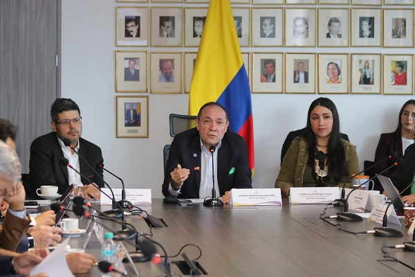 El ministro de Trabajo Antonio Sanguino encabezó la Comisión de Concertación. Foto Ministerio de Trabajo.