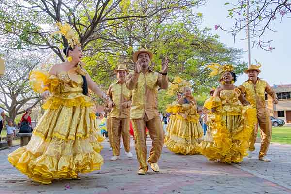  El desfile hizo parte de actividades culturales en medio de la jornada de salud realizada por Unimagdalena.