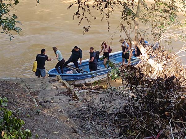 Centenares de turistas nacionales y extranjeros utilizan el modo transbordo para llegar a los distintos sitios para vacacionar. Foto derechos reservados EL INFORMADOR