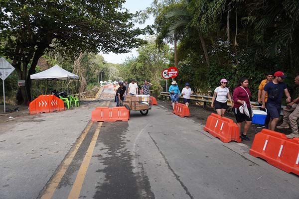 Para garantizar la seguridad, las autoridades han demarcado la zona para el paso de los transeúntes. Foto derechos reservados EL INFORMADOR