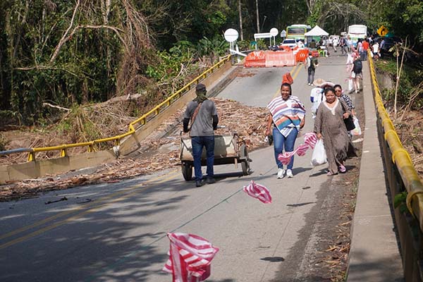 Residentes y comerciantes del departamento de La Guajira también se han visto afectados por el colapso del puente. Foto derechos reservados EL INFORMADOR