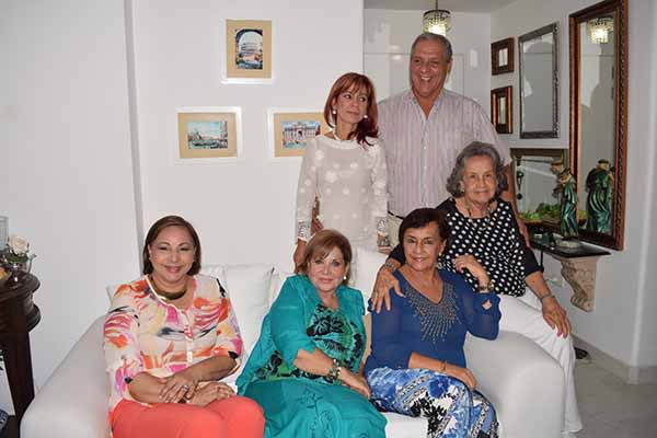 Piedad Cuello, Mary Caballero, Lourdes Campo, Paulina Vives de Solano, María Constanza Miranda y Alfonso José González Vives.