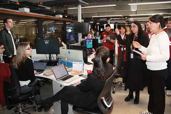 La primera intervención se realizó en Caracol Televisión, y continuará con visitas a RCN, RTVC y otros medios públicos y privados del país. Foto Mintrabajo 