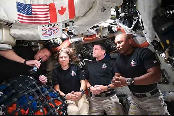 Captura de video tomada de la cuenta oficial en X @NASA que muestra desde la izquierda a los astronautas; Reid Wiseman, Christina Koch, Jeremy Hansen y Victor Glover. EFE/ @NASA