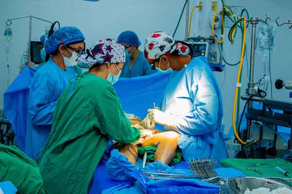Primera cirugía de corazón abierto realizada en La Guajira, a cargo del personal cirujanos, médicos y paramédicos de clínica Maicao. Foto tomada del portal La Guajira Hoy