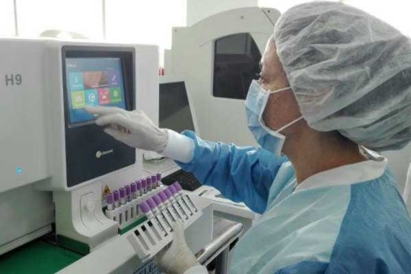 La bacteriología tiene por objetivo fundamental de un bacteriólogo es vigilar las enfermedades de una población y prevenir su propagación. Foto archivo EL INFORMADOR