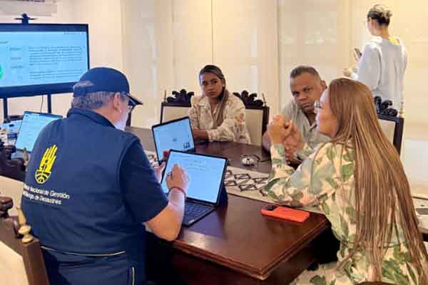 Representantes de la empresa prestadora de servicio en La Guajira, durante la reunión con funcionarios del nivel central para revisar acciones preventivas frente al impacto de la sequía. Foto La Guajira Hoy 