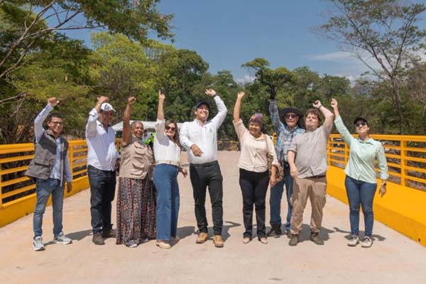 Autoridades nacionales, departamentales y municipales acompañaron la inauguración de la vía Sierra Azul–Barrancas. Foto La Guajira Hoy