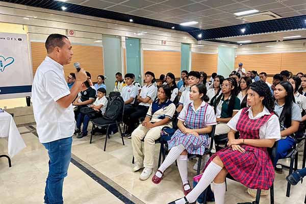 Representantes estudiantiles de las diferentes instituciones de Montería. Foto Alcaldía de Montería 