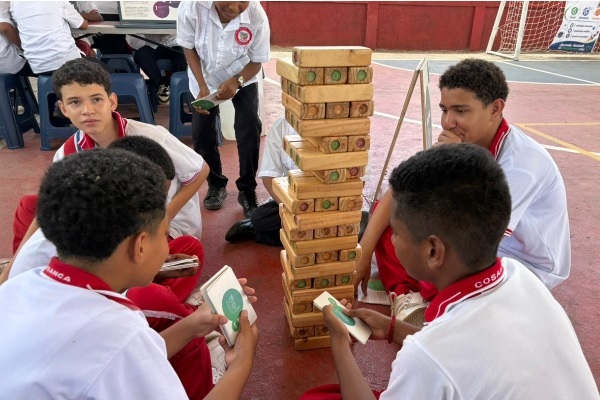 Niños y jóvenes guajiros participaron en las experiencias itinerantes del Parque Explora, donde la ciencia, la tecnología y la curiosidad fueron protagonistas. Foto La Guajira Hoy
