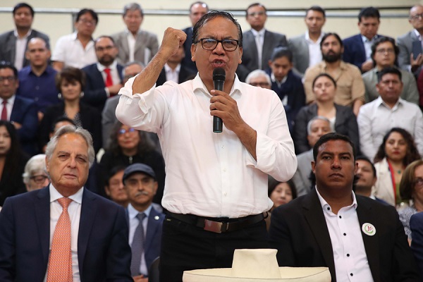 El candidato a la Presidencia de Perú por el partido Juntos por el Perú, Roberto Sánchez. Archivo EFE/ Paolo Aguilar