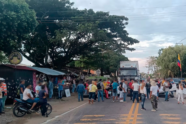 Funcionarios de la Procuraduría acompañaron mesas de concertación entre la Alcaldía, la comunidad y los actores involucrados para reducir las tensiones sociales en Puerto Parra, Santander. Foto Procuraduría Nacional 
