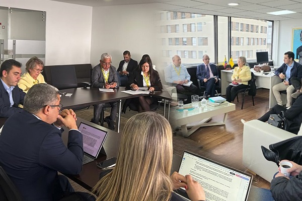 La Procuraduría General de la Nación lideró una mesa de trabajo con alcaldes y entidades responsables para hacer seguimiento al proceso de reversión de la Perimetral de Oriente de Cundinamarca. Foto Procuraduría General de la Nación