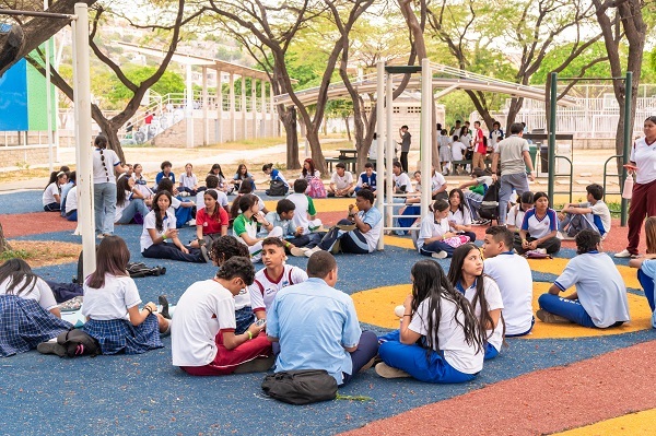 300 estudiantes de 16 centros educativos de Santa Marta hicieron parte de la iniciativa. Foto Fundación Scholas