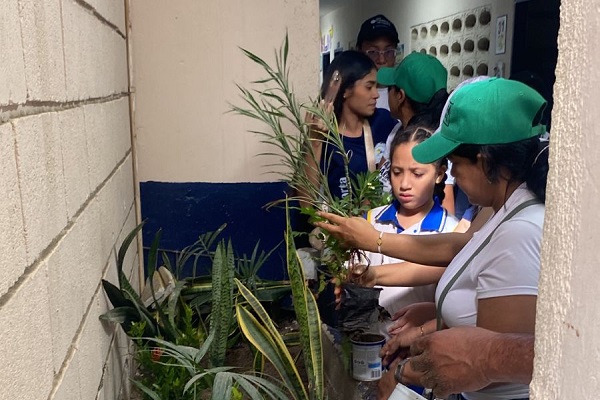 La educación ambiental es impulsada por la comunidad educativa. Foto I.E.D. Nicolás Buenaventura