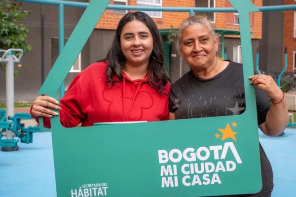 Mujeres en condición de vulnerabilidad que se beneficiarán de los subsidios de arriendo en Bogotá. Foto Alcaldía de Bogotá/Secretaría del hábitat