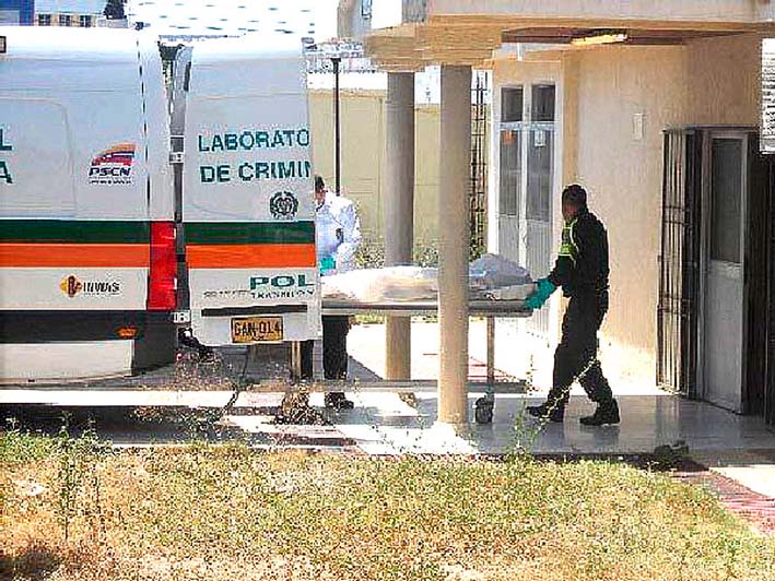 Las autoridades realizaron el levantamiento del cadáver. Las autoridades realizaron el levantamiento del cadáver.