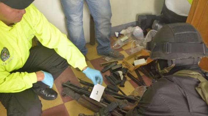 Los detenidos serán procesados por los delitos de “comercio, tráfico y porte de armas”.