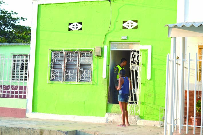 Este es el lugar donde un hombre acuchilló a su hermano a la altura del cuello. 