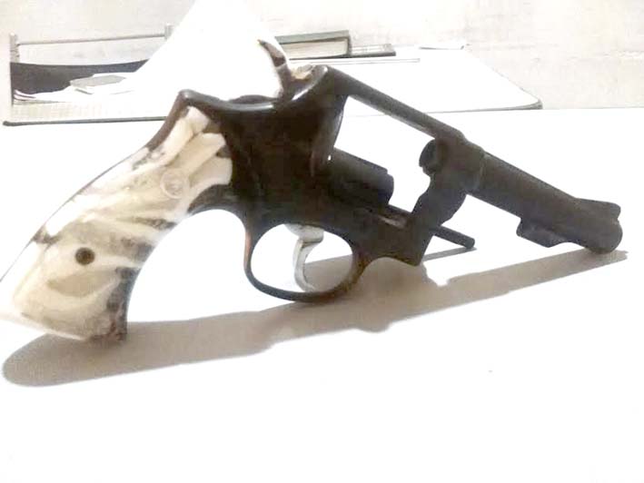 Esta arma de fuego tipo revólver marca llama, modelo Cassidy 38spl, número de serie IMG377H fue encontrada por personal de la Policía Metropolitana en el sector de trocha del Sena.