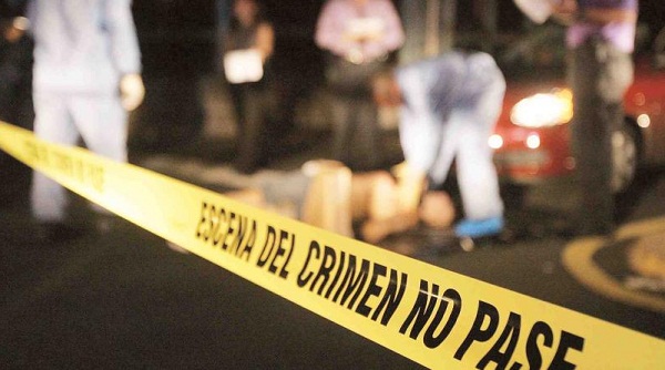 Las autoridades siguen rastreando la zona para verificar si los combates dejaron más víctimas mortales.