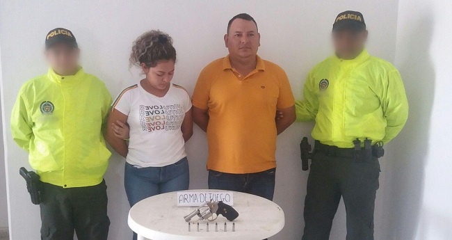 Faiberth Alberto Botello Manosalva y  Anllis Paola Salas Reyes, pareja detenida por personal de la Policía en La Gran Vía.