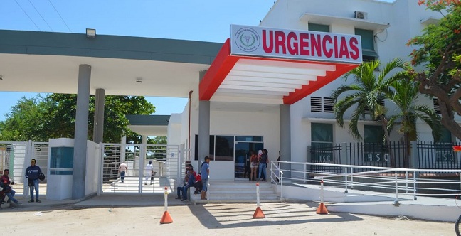 La bebé fue llevada por sus familiares hasta la sala de urgencias del hospital San Cristóbal a donde fue ingresada sin signos vitales .