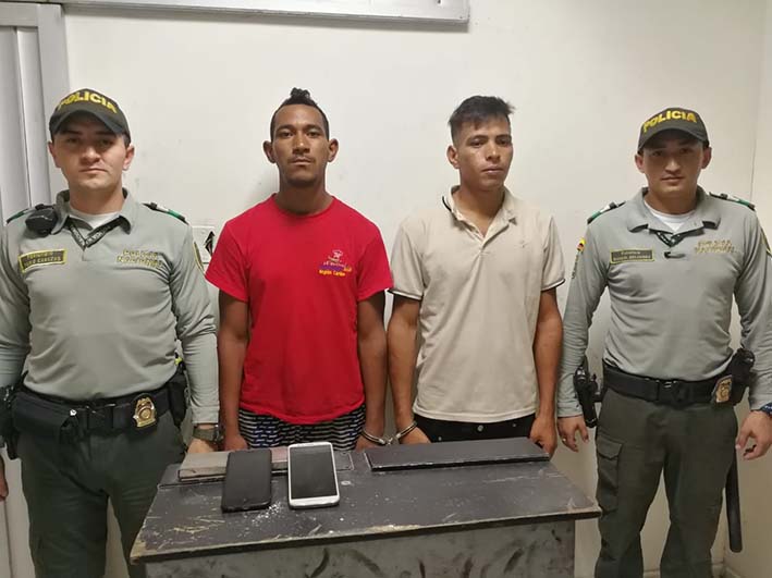Juan Francisco Navas Urdaneta y Abmer de Jesús Moreno Sánchez, venezolanos capturados por hurto. 
