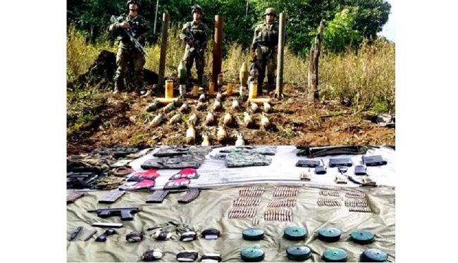Según las autoridades, en el sitio fueron halladas granadas, morteros de fabricación artesanal, cartuchos de diferentes calibres, proveedores, detonadores eléctricos y minas antipersonales.