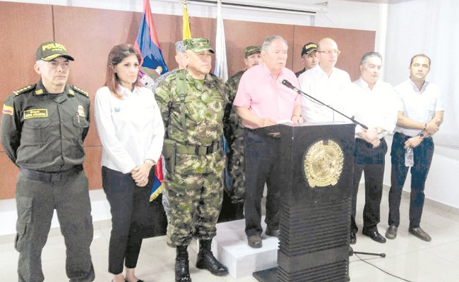 El ministro Guillermo Botero hizo presencia en Santa Marta con toda la cúpula militar y junto a ellos participaron en el consejo de seguridad ampliado, la gobernadora Rosa Cotes y el alcalde encargado Andrés Rugeles.