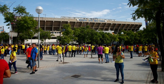 Los hechos en los cuales aficionados colombianos se vieron involucrados, se produjeron a las afueras del estadio José Rico Pérez. Foto: latercera.com.