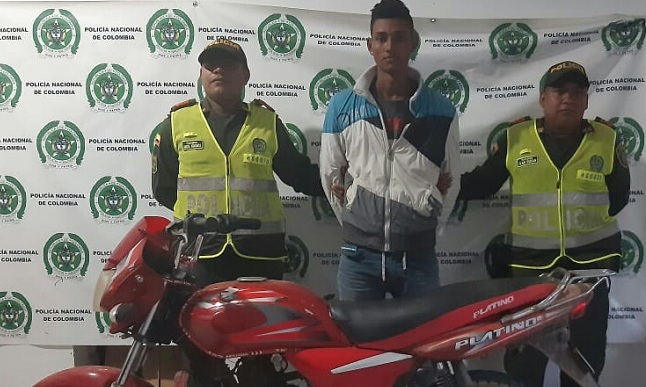 José Hernán Segovia Muñoz, conductor capturado conduciendo una motocicleta que había sido reportada como robada.