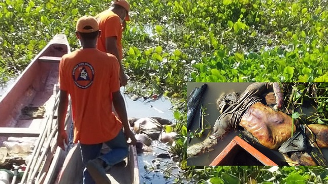 Para el rescate del cuerpo fue necesario el uso de canoas de madera 