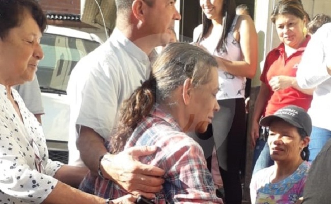 La psicóloga Doralba Agudelo minutos posteriores a su liberación.