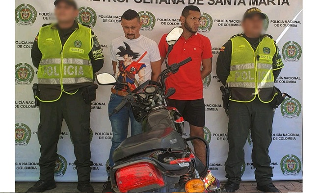 Geovanny Carmona Velásquez y Gilberto Correa Babilonia, fueron capturados por el hurto de una motocicleta. 