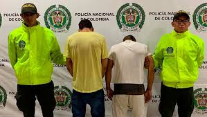 John Edilson López Hurtado, de 32 años; y Luis Anderson Pineda Hincapié,  fueron los policías capturados. Foto ilustración