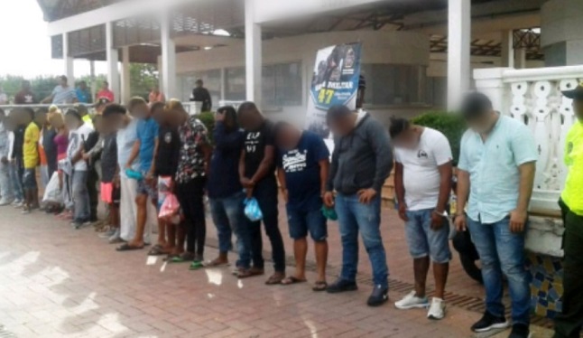 Al parecer los detenidos estarían dedicados a la reventa de bazuco, marihuana y cocaína en Ibagué, pero también en Guacarí, Valle del Cauca y en Santander de Quilichao, en el departamento de Cauca.
