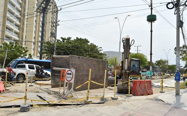 Continúan avanzando las obras de reparación de la avenida del Ferrocarril, en cercanías al puente El Mayor.