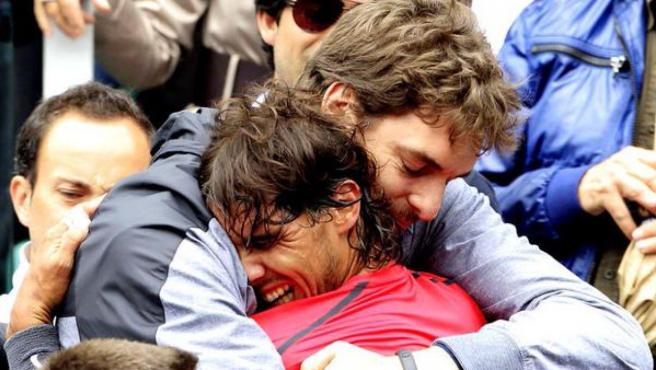 Gasol y Nadal anunciaron el pasado 26 de marzo la campaña solidaria con la Cruz Roja. 