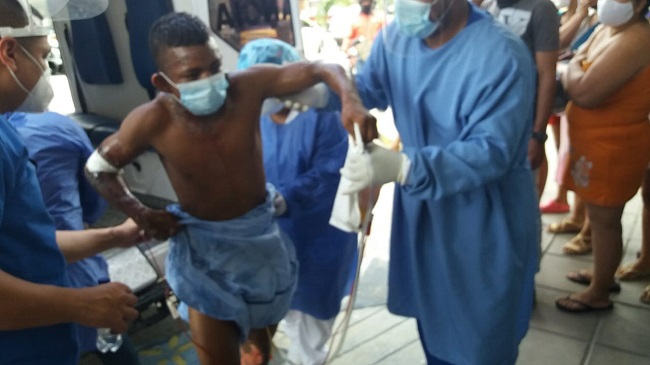 Algunos de los heridos de gravedad fueron trasladados hasta la sala de urgencias de la clínica Bahía de Santa Marta.