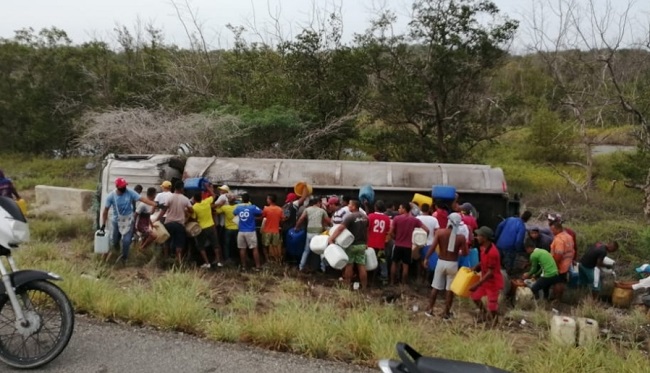 La tragedia se registró en el kilómetro 45 de la carretera Troncal del Caribe, vía que comunica al municipio de Ciénaga con Barranquilla, jurisdicción de Puebloviejo, Magdalena. 