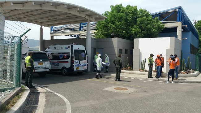 Desde tempranas horas del día de ayer, personal de la Policía Metropolitana implementó un esquema de seguridad en las afueras del aeropuerto de Santa Marta.