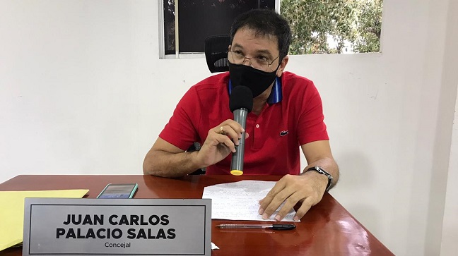 A la proposición presentada por el concejal  Juan Carlos Palacio Salas, se sumaron tres ediles al debate con el fin de que el director de la Edus, responda las inquietudes de los cabildantes y las razones por la demora en el inicio de los contratos de las obras de remodelación.