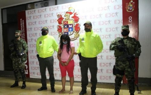 Verónica Campos Pabón, alias ‘Andrea’, señalada como presunta responsable por homicidio agravado en concurso heterogéneo con desplazamiento forzado, concierto para delinquir y fabricación, tráfico, porte o tenencia de armas de fuego