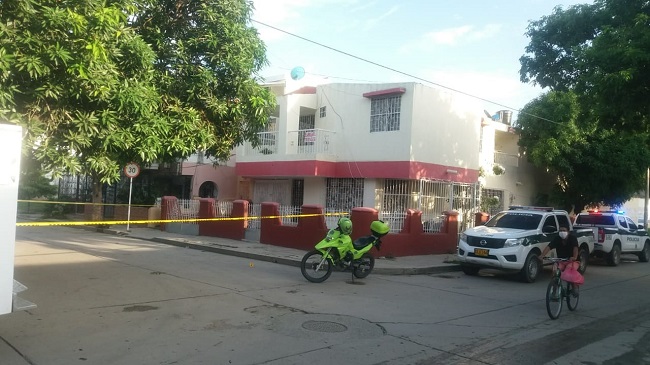 En la terraza de esta residencia ubicada en sectores de barrio Cundí se hallaba Carlos Emilio Taché Álzate cuando fue atacado a tiros por desconocidos. 
