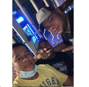 Las víctimas, Oscar Jacovi, Cristian Camilo González y Alex Granados, aparecen compartiendo en la fotografía